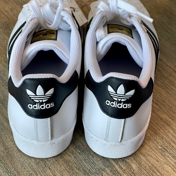 NIB ADIDAS SUPERSTAR CLOUD WHITE/BLACK SIZE 6 YOUTH - Picture 7 of 9